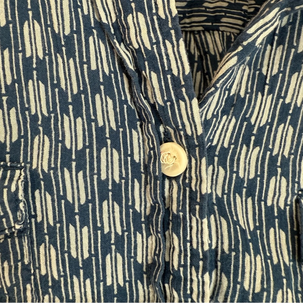 Eddie Bauer Women’s Lightweight Button Down Long sleeve Shirt Blue Size Medium - Picture 4 of 7
